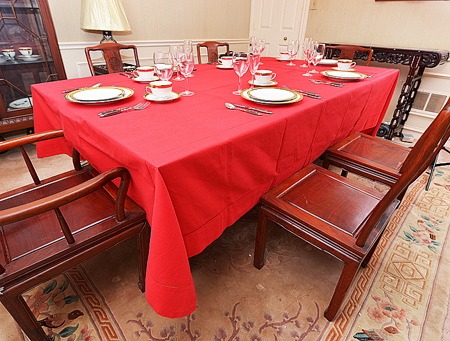 Festive tablecloth. True Red. 70x144 - Click Image to Close